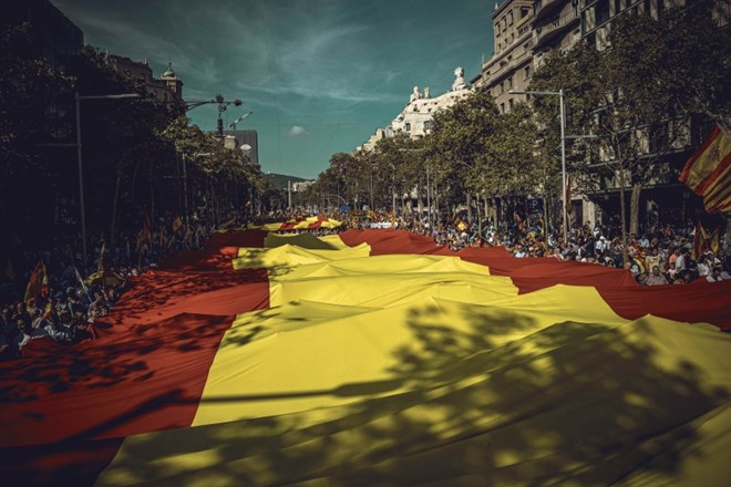 Več deset tisoč ljudi na shodu za enotno Španijo