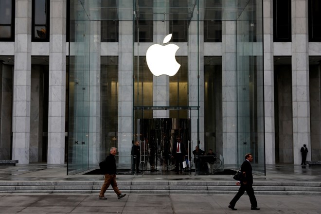 Apple je s poslovanjem v svojem zadnjem četrtletju letošnjega poslovnega leta presegel pričakovanja analitikov.