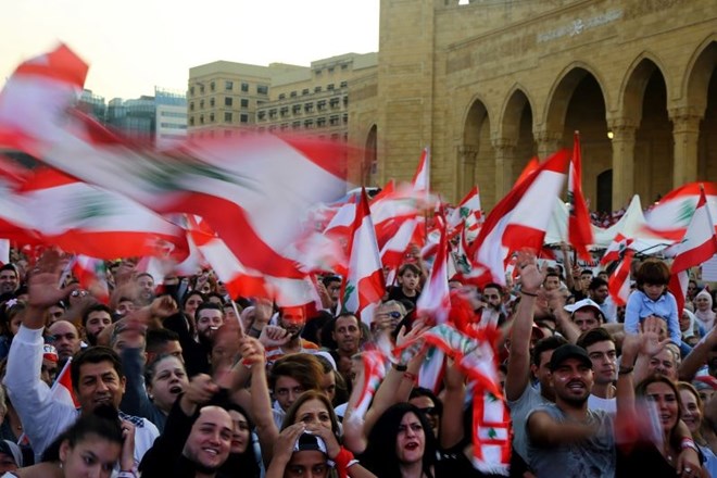 Libanonski protestniki kljub obljubam vztrajajo na ulicah