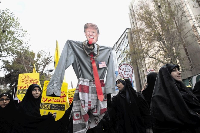Ameriški predsednik Donald Trump je bil glavna tarča iranskih protestnikov, ki so v več mestih tudi na poziv iranskih oblasti...