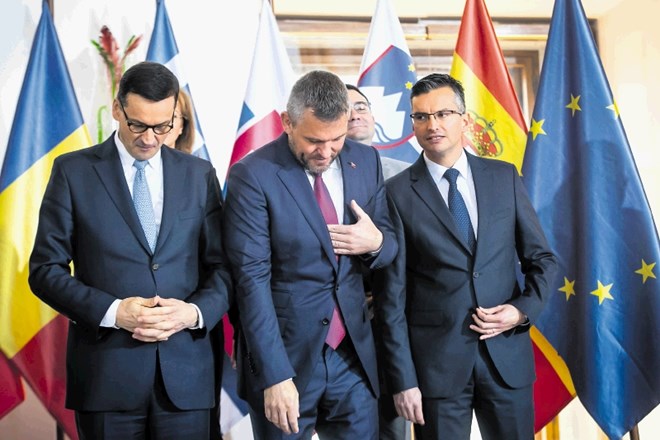 Drugega vrha »skupine prijateljev kohezije« se je v Pragi udeležilo sedemnajst držav. Na fotografiji: slovenski premier...