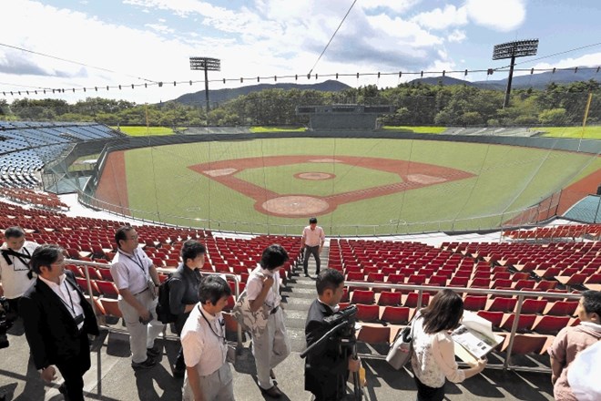 Stadion v Fukušimi, kjer bo na olimpijskih igrah prihodnje leto ena tekma v bejzbolu in šest tekem v softbolu.