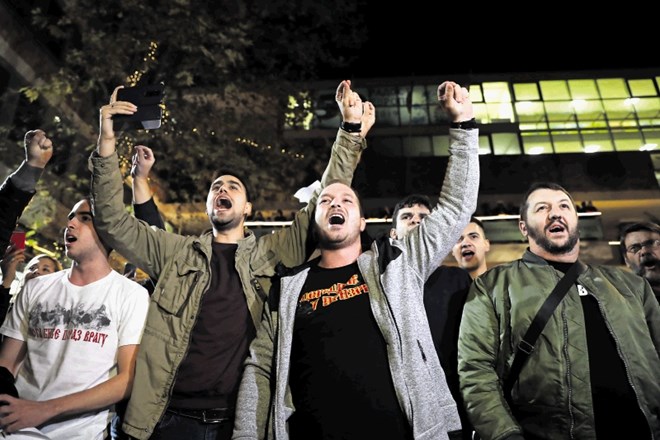 Protestniki so v torek zvečer pred srbsko televizijo želeli  Aleksandra Vučića vprašati stvari, za katere so bili prepričani,...