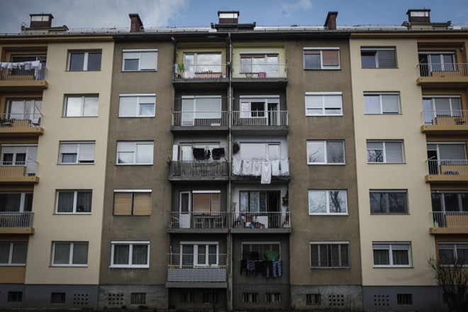 V Sloveniji je bilo leta 2011 v najemu več kot 62.000 stanovanj, leta 2015 dobrih 55.000, lani pa le še slabih 53.000.