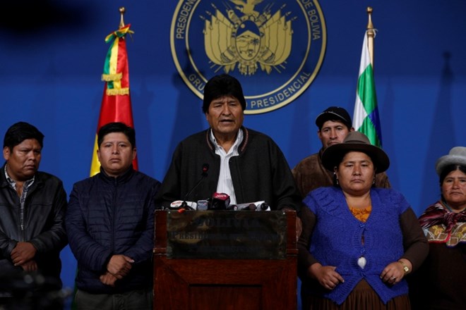Bolivijski predsednik Evo Morales je okoliščine svojega odstopa po trinajstletni vladavini označil za državni udar.