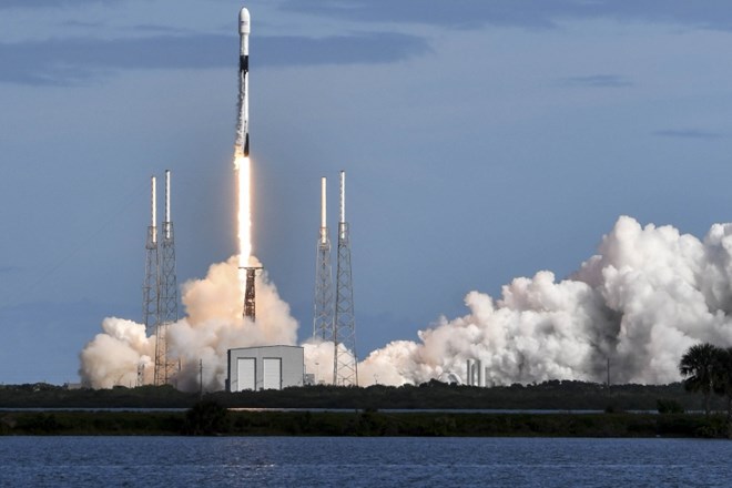 Ameriško zasebno vesoljsko podjetje SpaceX je v ponedeljek v zemeljsko krožnico poslalo 60 mini satelitov naenkrat, kar je...
