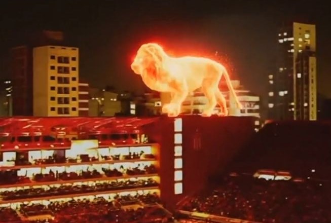 #video Odprtje nogometnega stadiona v Argentini popestril ogromen goreč lev