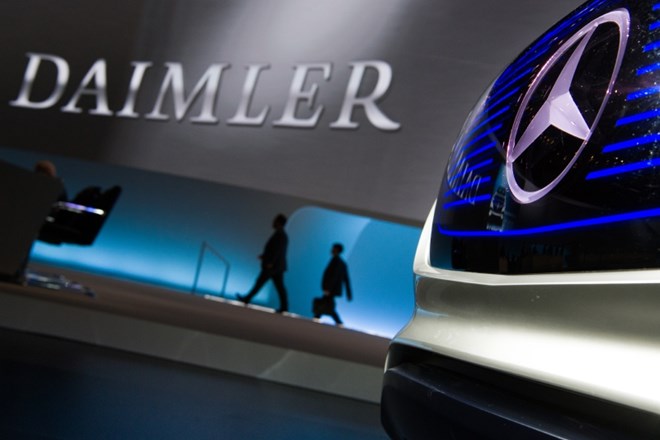 Daimler želi do konca leta 2022 z odpuščanjem prihraniti milijardo evrov