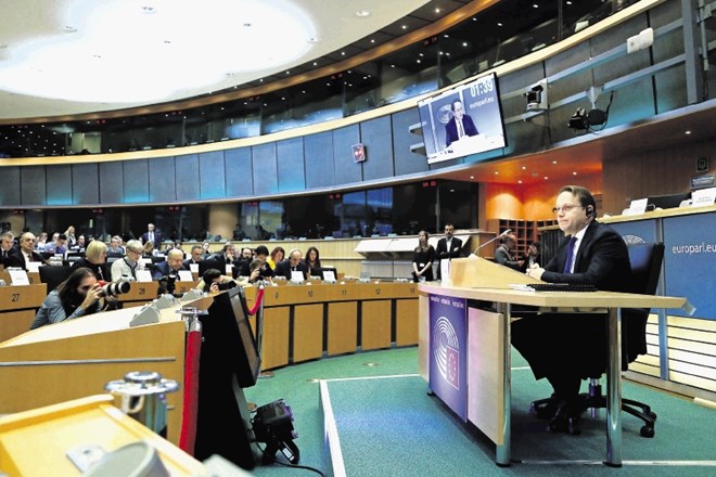 Predstavitev Oliverja Varhelyija na odboru za zunanje zadeve evropskega parlamenta poslancev z levosredinskega političnega...