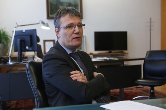 Generalni sekretar MZZ Damjan Bergant odhaja za veleposlanika v Beograd, državna sekretarka v Mladiki Simona Leskovar pa za...