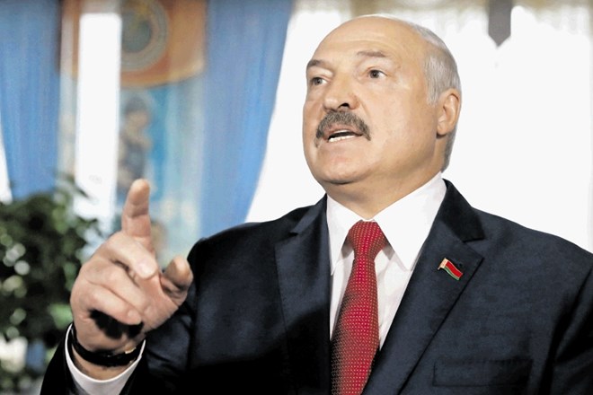 Po četrtstoletni vladavini nič ne kaže, da bi bila moč Aleksandra Lukašenka kakor koli načeta. Povsem v njegov prid so se...