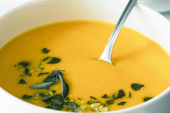Enostavna in okusna kremna bučna juha