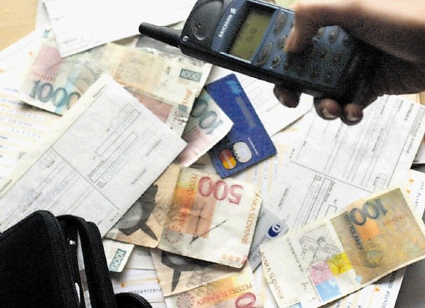 Potrošniki in poslovni kupci v 17 evropskih državah so lani s plačili računov v povprečju zamujali  21 dni, v  Sloveniji pa...
