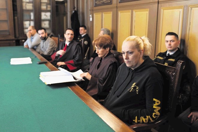 Potem ko je pritožbo obrambe v primeru Jeseniška deklica, v katerem sta bila obsojena  Sanda Alibabić (v ospredju)  in Mirzan...