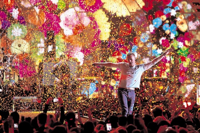 Pevec Chris Martin na koncertu v Las Vegasu leta 2017