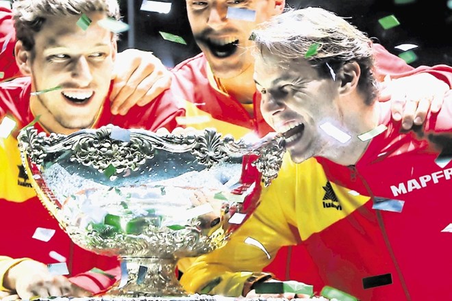 Rafael Nadal in reprezentančni teniški kolegi so trenutno  glavni športni zvezdniki v Španiji, potem ko so v Madridu osvojili...