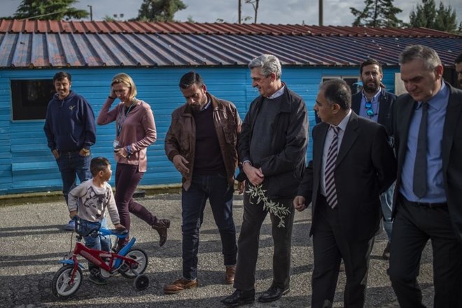 Visoki komisar Združenih narodov za begunce Filippo Grandi na ogledu migrantskega centra na na grškem otoku Lezbos