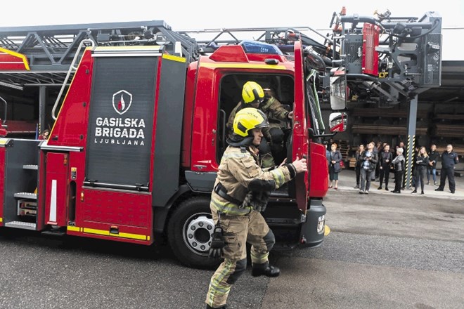 Vlada sprejela izhodišča za nadaljevanje pogajanj s poklicnimi gasilci