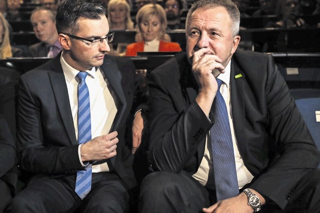 Minister Zdravko Počivalšek zagotavlja, da ne razmišlja o novih koalicijah. Na fotografiji s predsednikom vlade Marjanom...