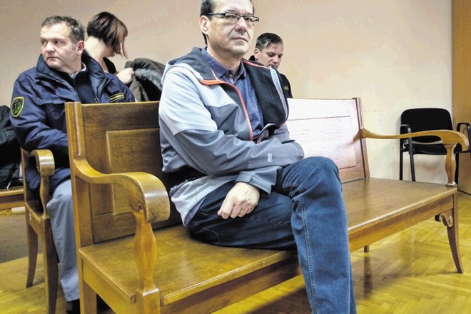 Počasno pridobivanje izvedenskih mnenj upočasnjuje sojenje 52-letnemu Janku Tomiću, obtoženemu uboja in treh poskusov uboja...