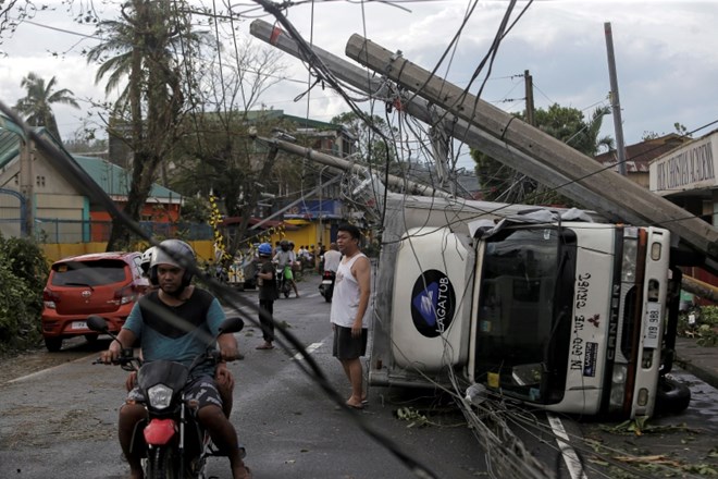 Tajfun Kammuri na Filipinih zahteval 17 življenj