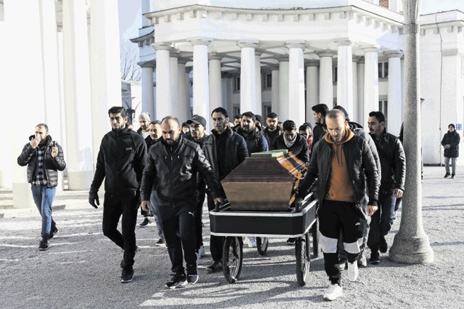 V prometni nesreči preminula Sirca  Awad Al Humili Al Dabous in Sami Al Nazar sta bila včeraj pokopana na ljubljanskih...