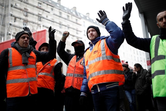 Stavka zaposlenih v javnem prometu ohromila Francijo