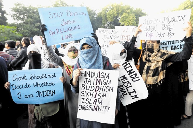 Na verskem razlikovanju utemeljeno dopolnilo indijskega zakona o državljanstvu je sprožilo val protestov.