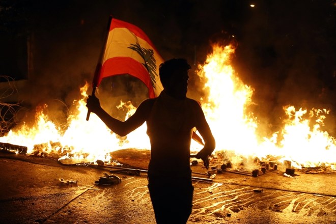 Po koncu tedna, ki so ga zaznamovali protesti in nasilje, so v Libanonu tudi v ponedeljek zvečer izbruhnili spopadi med...