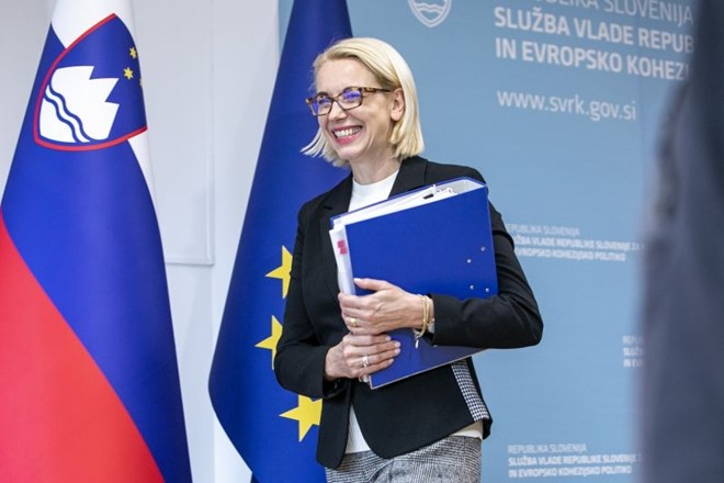 Ministrica za infrastrukturo Alenka Bratušek,  ki je začasno vodila službo vlade za kohezijsko politiko in razvoj, je danes...