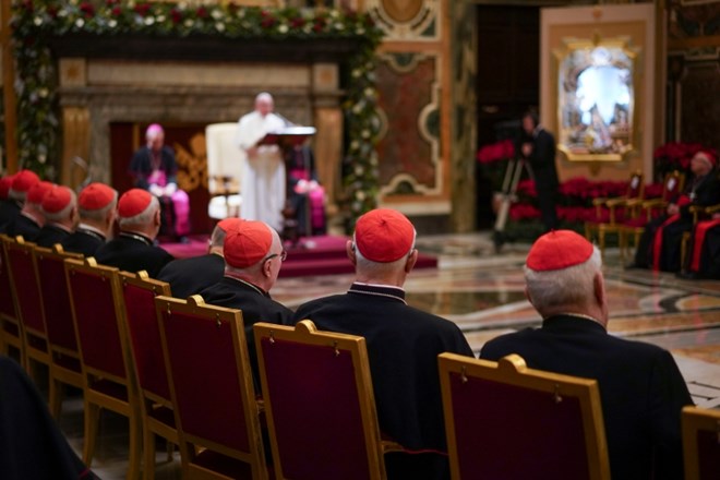 Papež omejil mandat vodje kardinalov