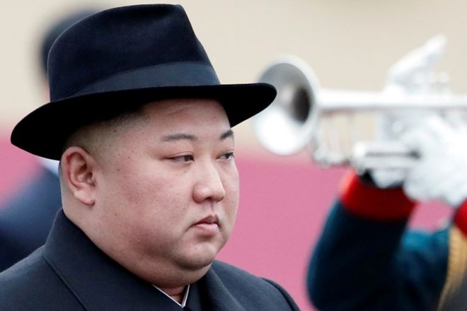 Severnokorejski voditelj Kim Jong-un se je sestal z najvišjimi vojaškimi uradniki, s katerimi je po poročanju severnokorejske...