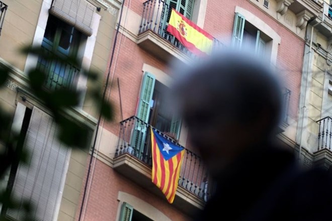 Španska in katalonska zastava v Barceloni.