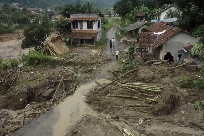 V Indoneziji po poplavah 170.000 ljudi v zasilnih bivališčih