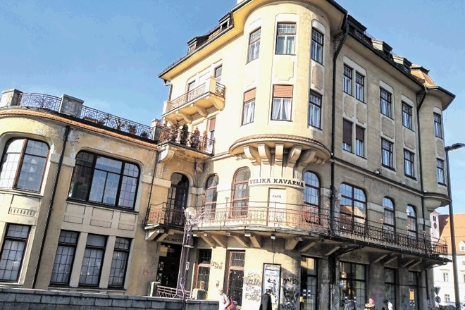 Terezijin dvor je ena najpomembnejših secesijskih stavb v Mariboru. Vrednost  kulturnega spomenika na Glavnem trgu 1 je...