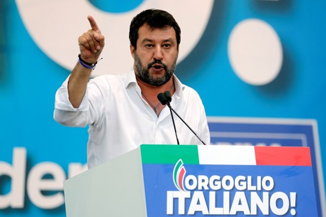 #video Salvini v volilno kampanjo tudi s posnetkom kupovanja spodnjic