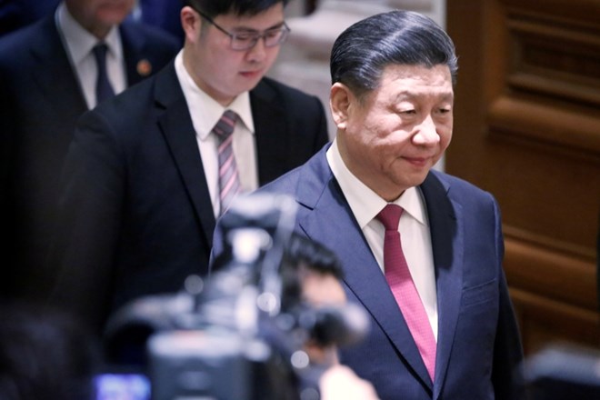 Kitajski predsednik Xi Jinping je danes začel dvodnevni obisk v Mjanmaru, s katerim želi po desetletju dominacije Zahoda...