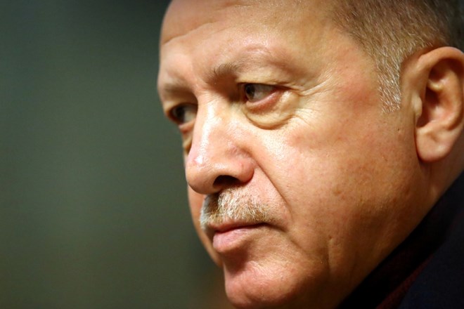 Erdogan v primeru padca libijske vlade opominja EU na možnost terorističnih groženj