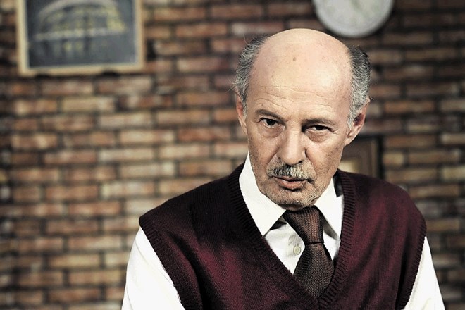Mustafa Nadarević igra tudi v serijah General in Lud, zbunjen, normalan.