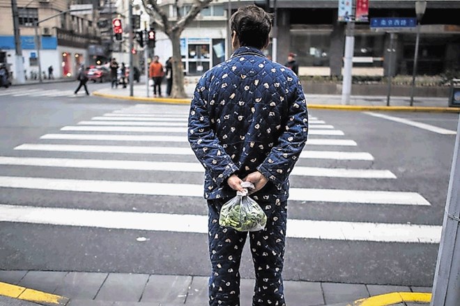 V kitajskem mestu Suzhou so se oblasti odločile, da bodo z ulic pregnale meščane, ki se po njih sprehajajo v pižamah.