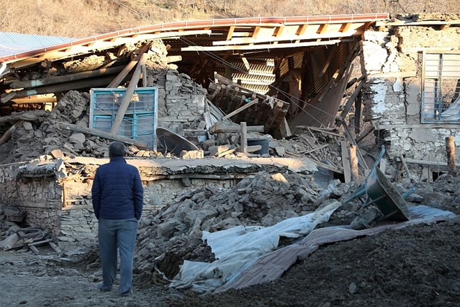 Močan potres v Turčiji zahteval več kot 20 življenj