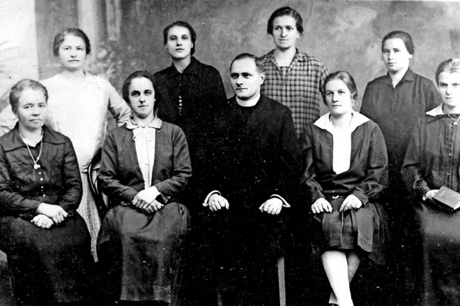 Odbor Zveze služkinj v Ljubljani leta 1920, ob deseti obletnici ustanovitve zveze