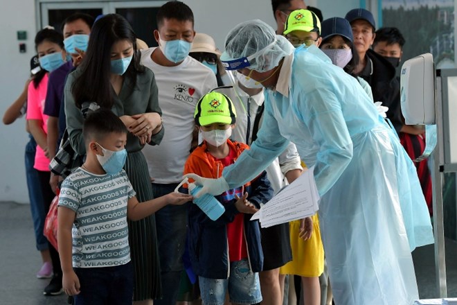 Nemec se je s koronavirusom okužil od Kitajke na obisku v Nemčiji; mnoge države evakuirajo  svoje državljane iz Wuhana