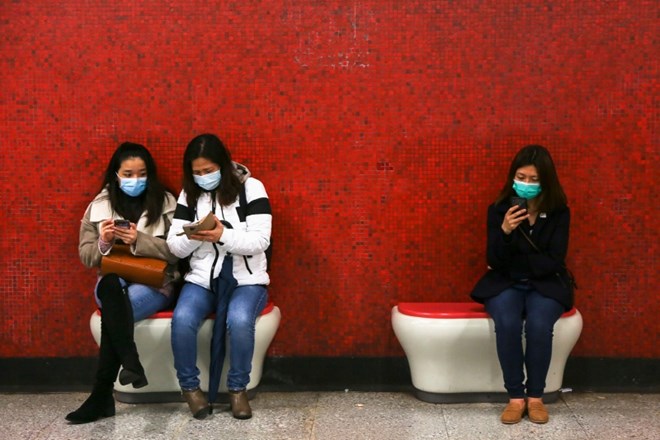 Zaradi novega virusa s Kitajske je umrlo že več kot sto ljudi.
