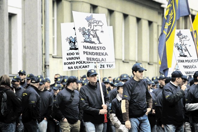 Člani Sindikata policistov Slovenije bodo v ponedeljek izvedli štiriurno opozorilno stavko.