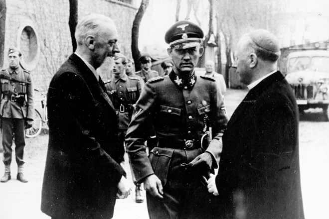 Leon Rupnik (levo) je bil med drugim general slovenskih domobrancev, ki so prisegli zvestobo Hitlerju.