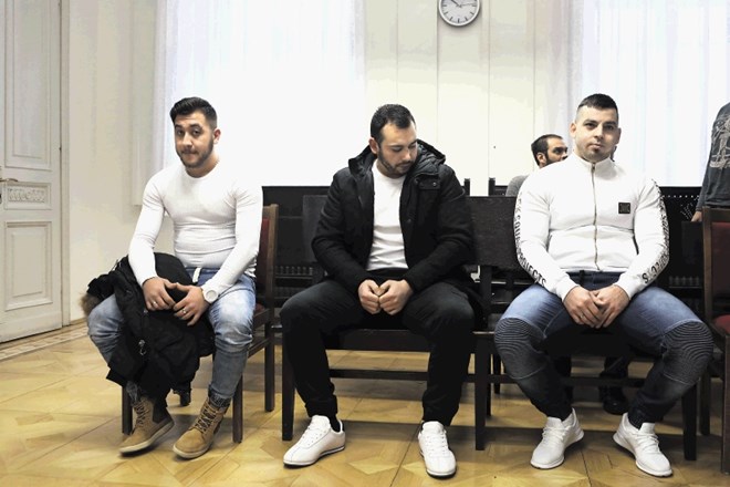 Obtoženi očitke tožilstva zanikajo. Na fotografiji od leve proti desni: 20-letni Blaž Grm, 27-letni Jože Rus in 24-letni...