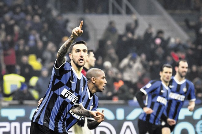 Nogometaši Interja so dva gola zaostanka preobrnili v zmago prvič po tekmi proti Catanii pred sedmimi leti.