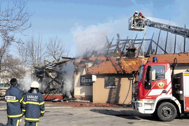 Sobotni požar v Termah Čatež ni bil nesreča, temveč sta ga podtaknila stara znanca policije iz Krškega. Z ognjem sta skušala...