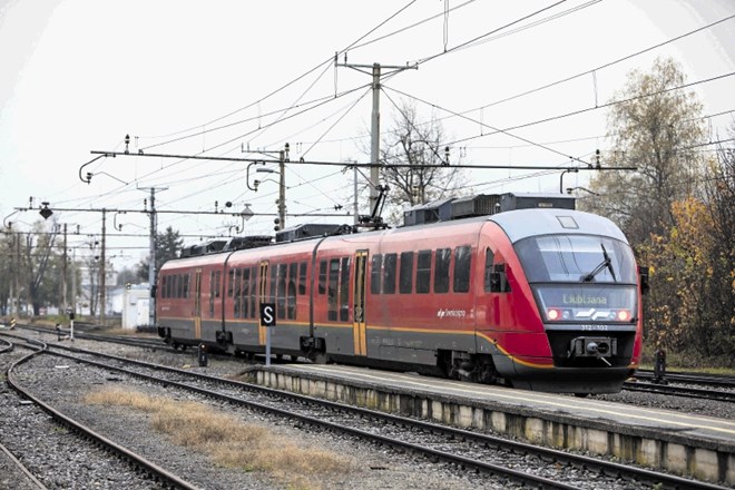 Posodobitev železniške proge med Podnartom in Lescami je ocenjena na 45 milijonov evrov.